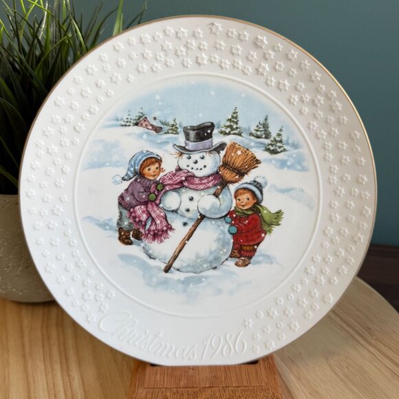 1986 Avon A Child's Christmas Porcelain 22K Gold TrimCollection Plate Snowman - Picture 1 of 9